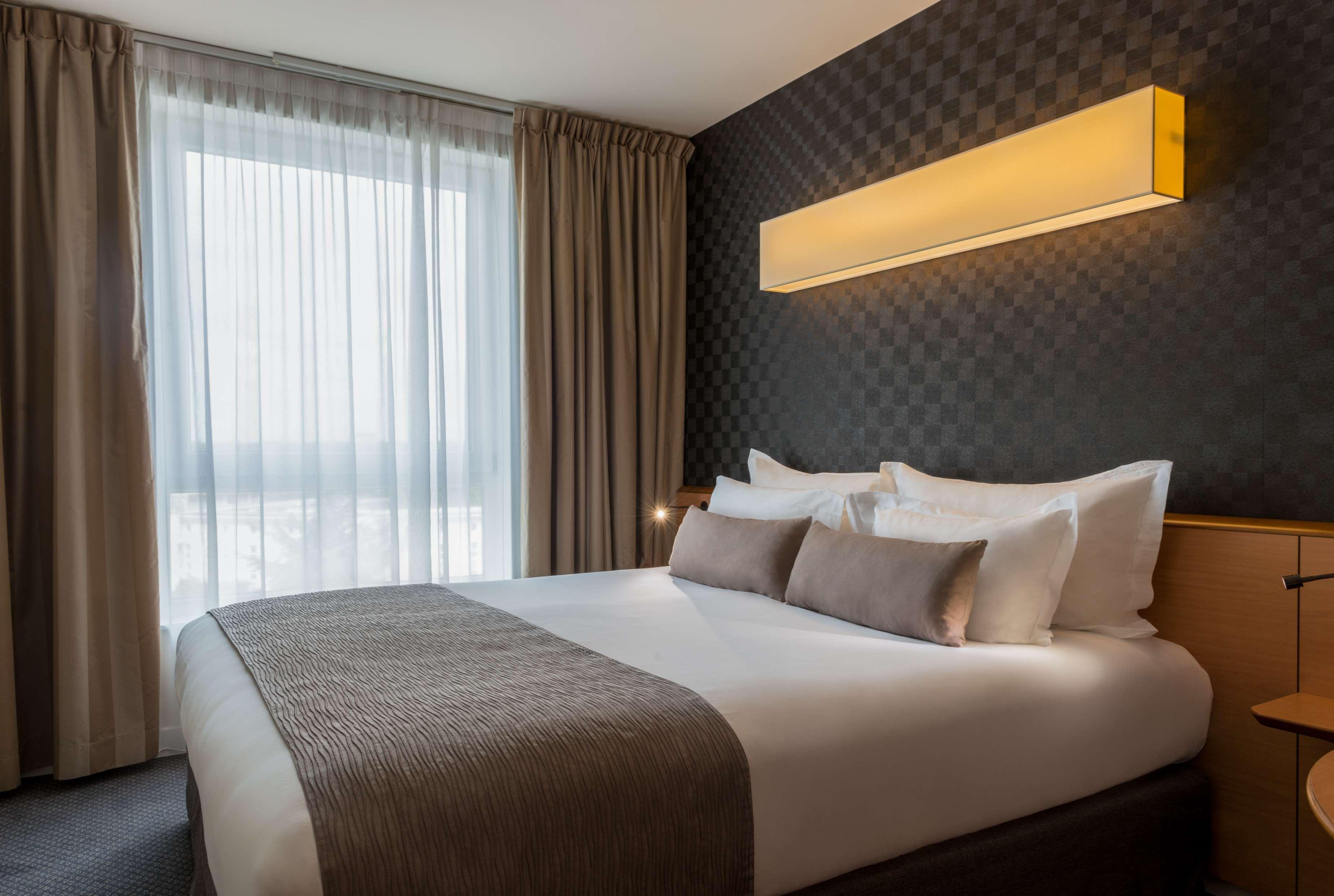 Best Western Plus Paris Saclay Exterior photo